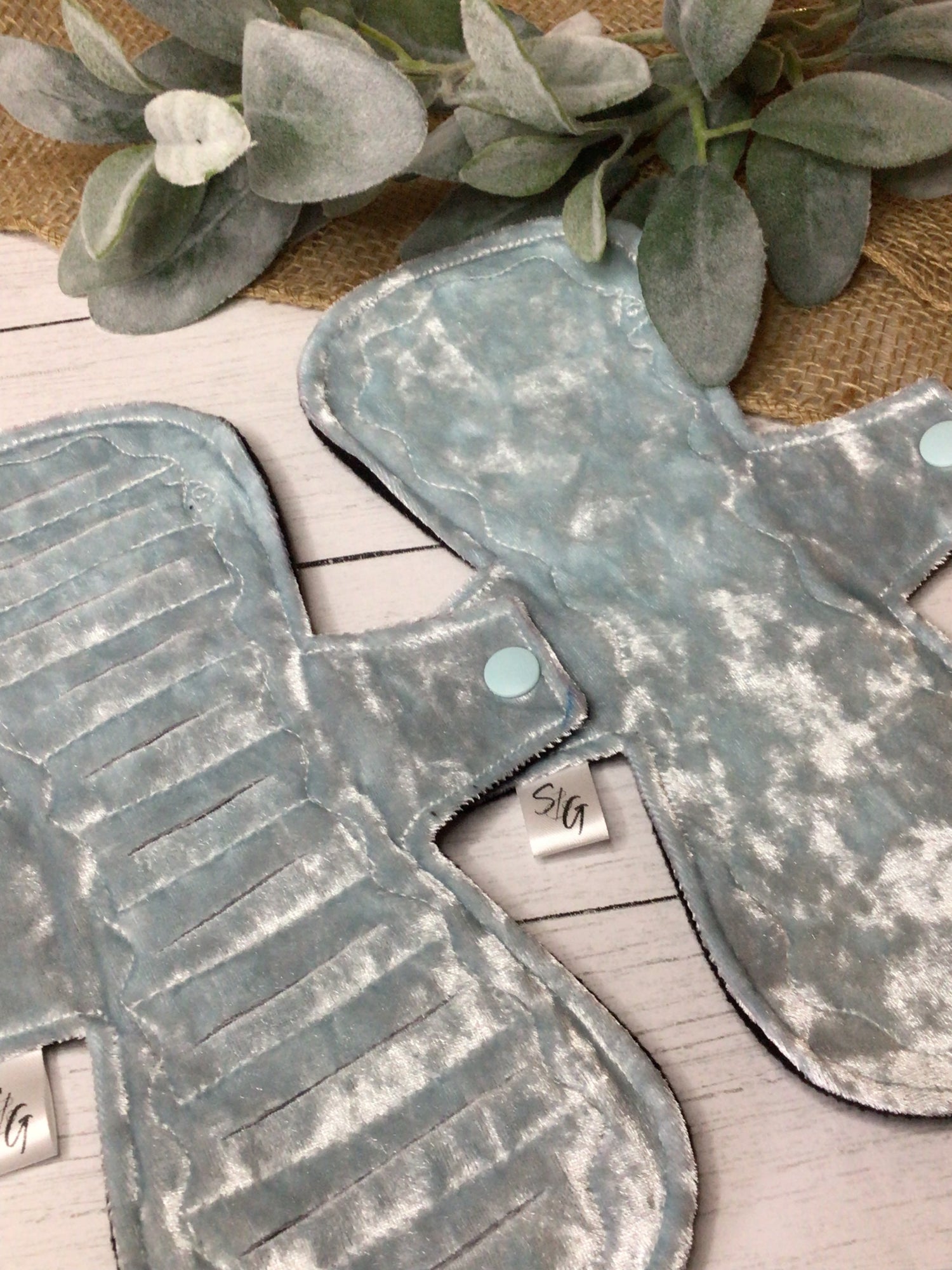 Crushed velvet pads