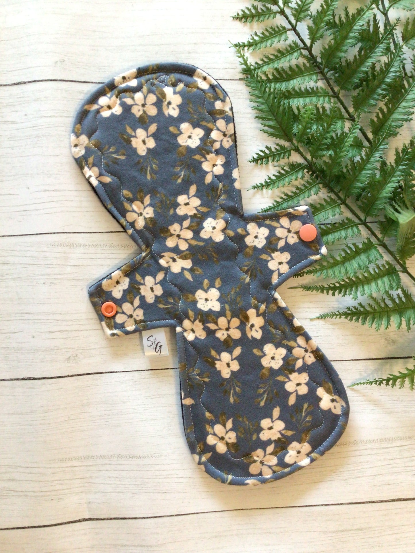 Organic cotton cloth pads (made to order) Baby blooms *Round shape