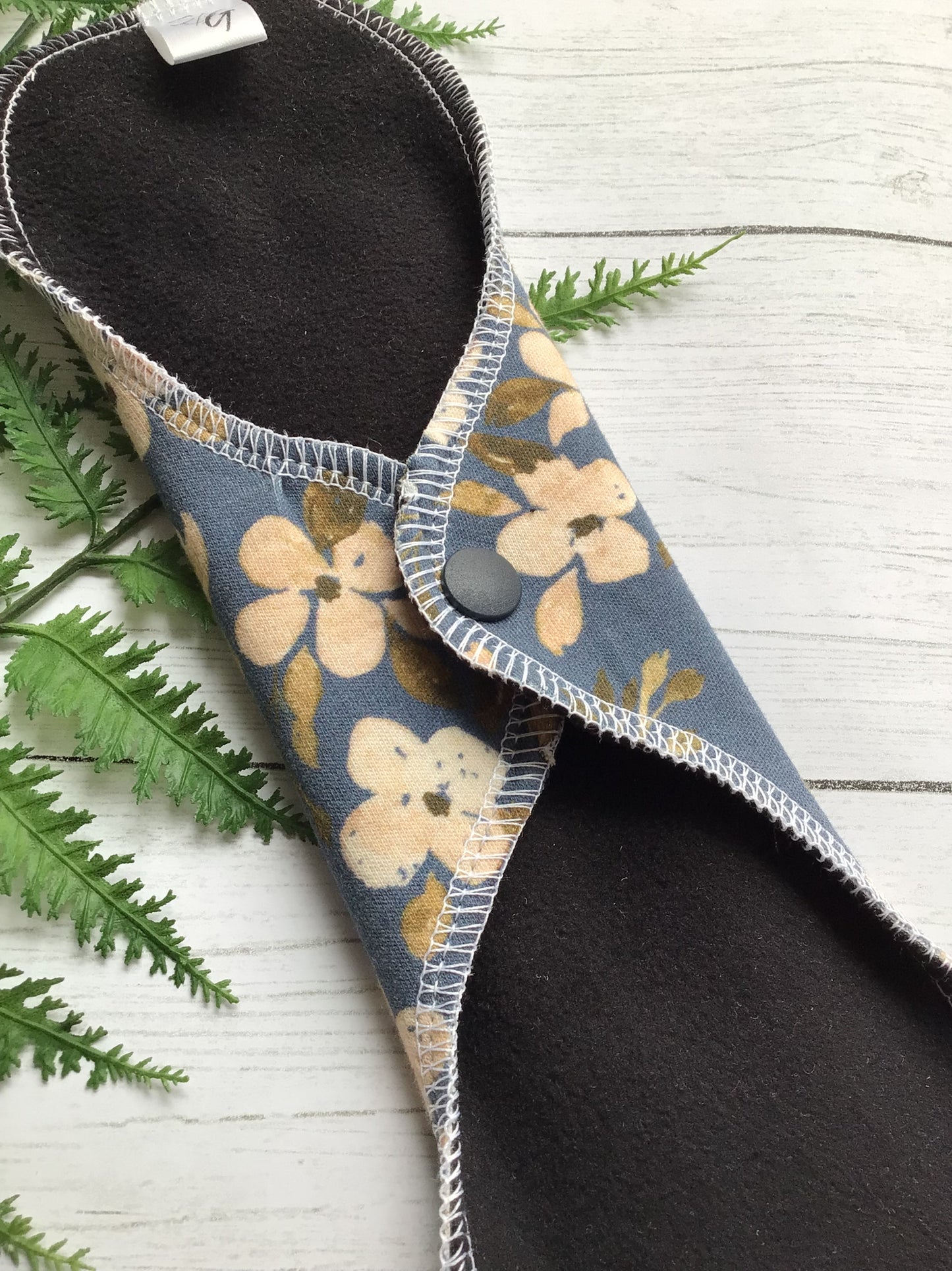 Organic cotton cloth pads (made to order) Baby blooms *Wrap wing pad shape