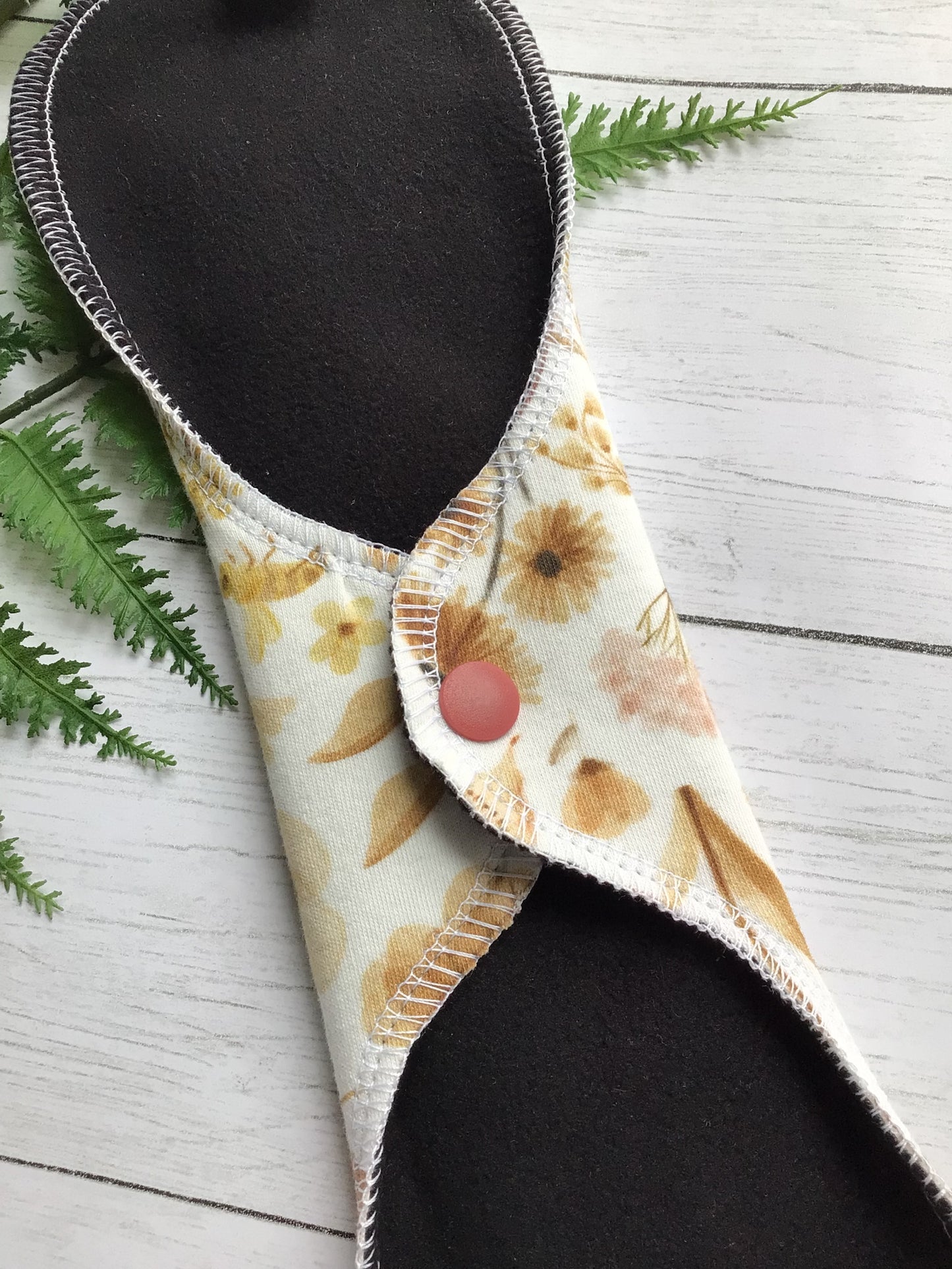 Organic cotton cloth pads (made to order) Botanic Gardens *Wrap wing pad shape