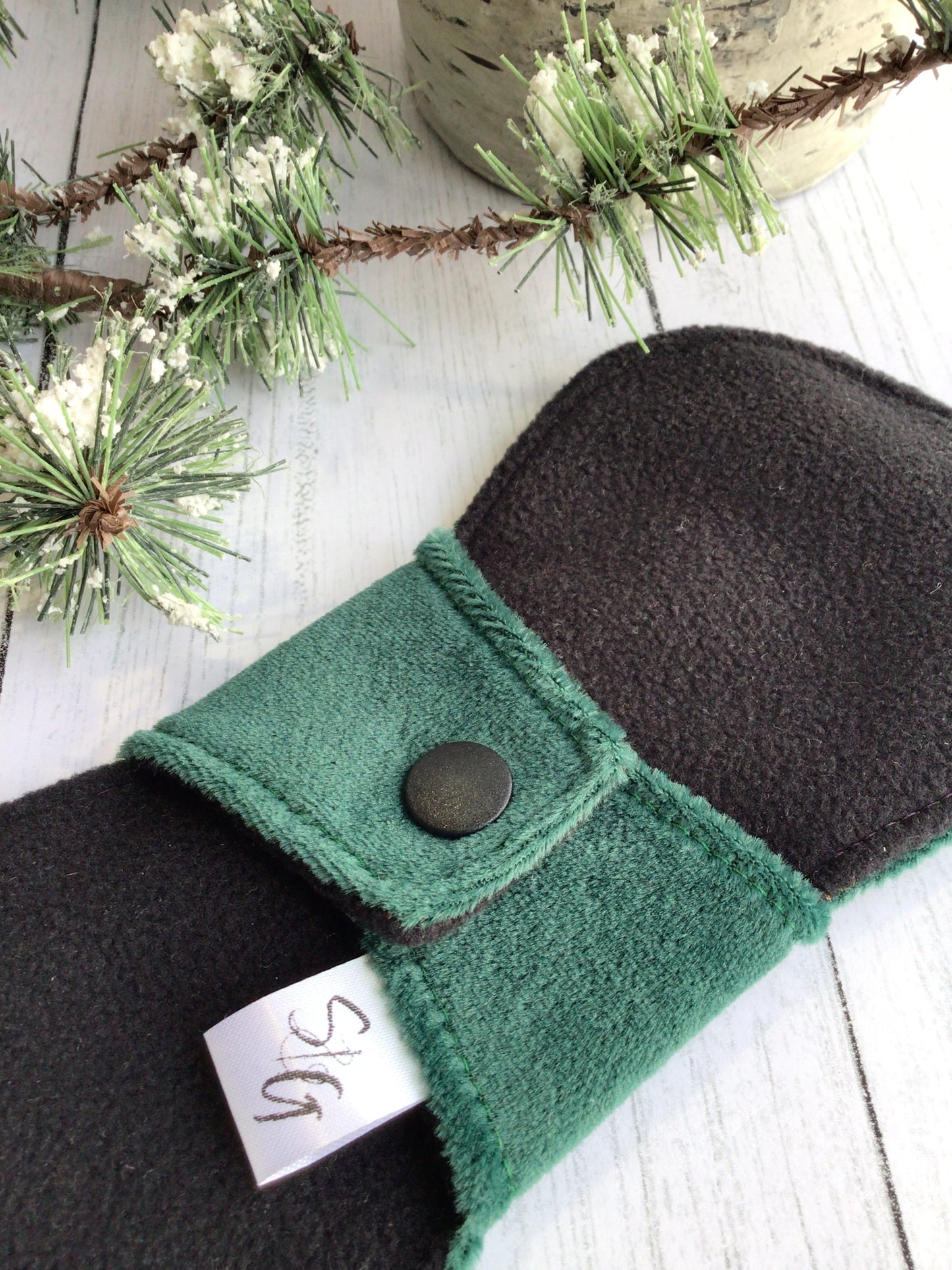 Winter green velvet cloth pads (made to order)