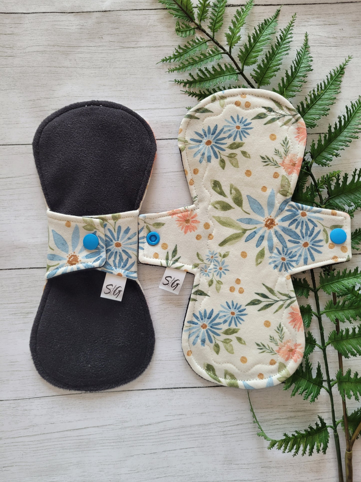 Organic cotton Daisy girl (made to order) *Round top stitched