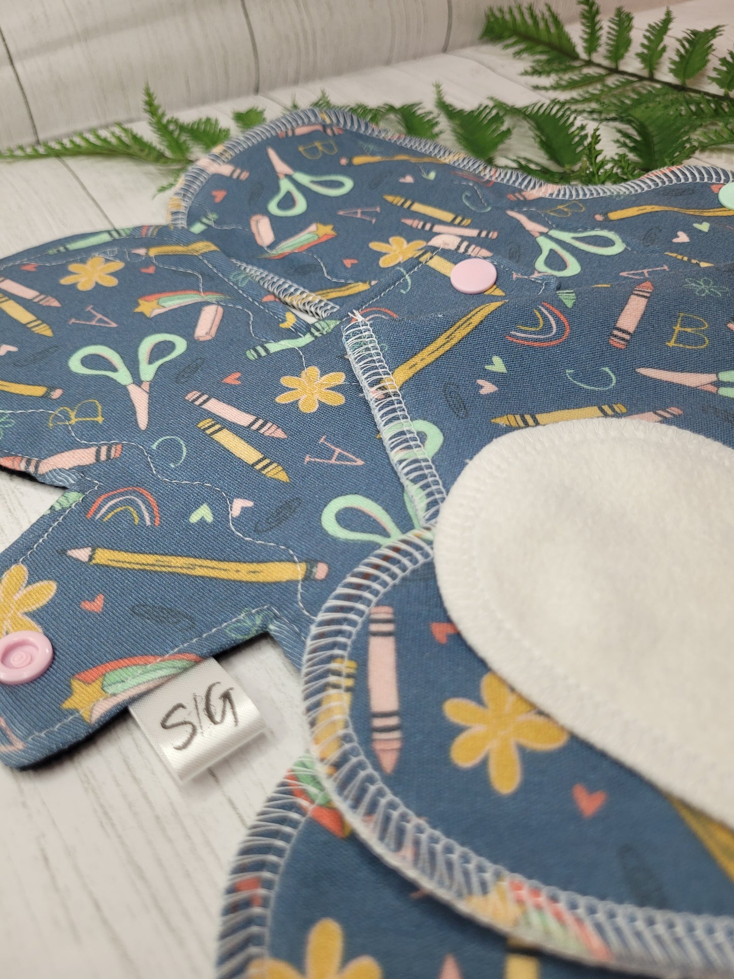 Craft time* reusable pad set w/ wrapper and ilps. Organic Cotton. Perfect for Back-to-school