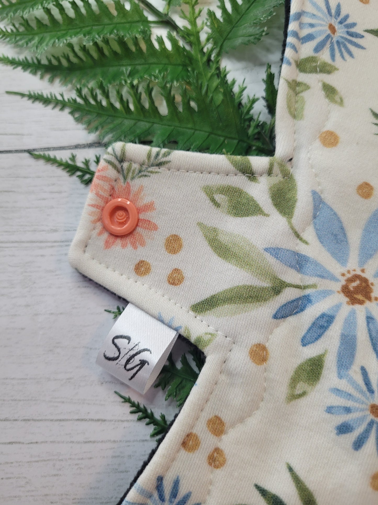 Daisy Girl Organic cotton interlock print cloth pads (made to order) *Round shape, top stitched