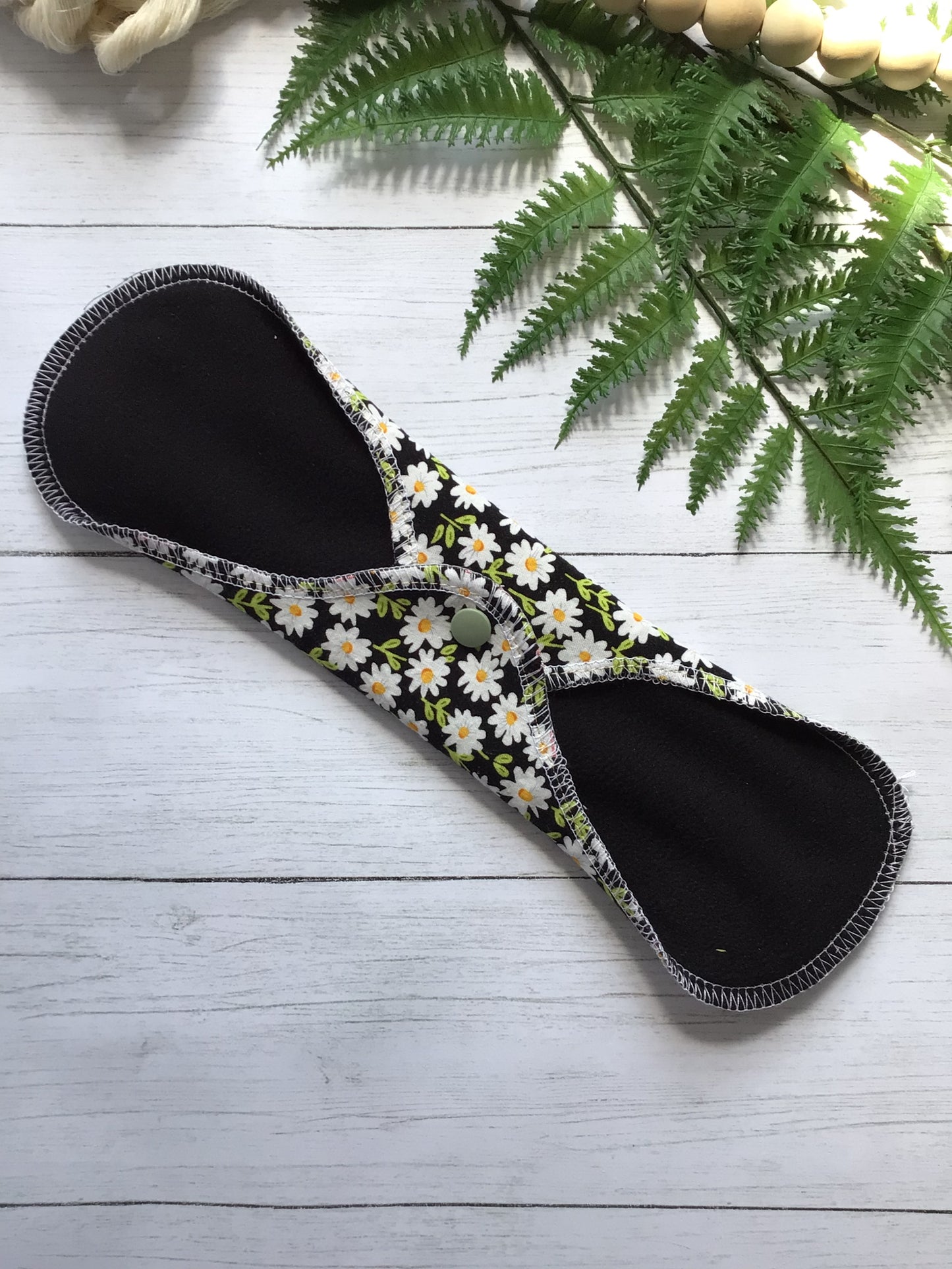 Cotton print wrap wing cloth pads (Made to order) Daisies on black